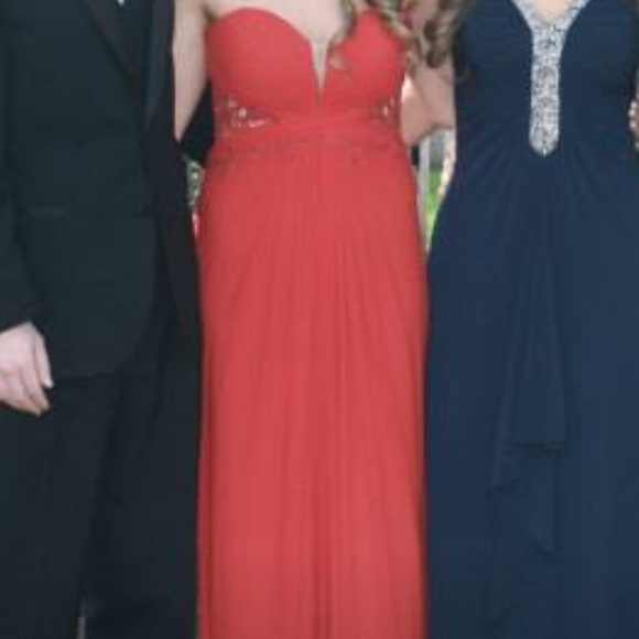 Red gown/prom dress - Picture 5 of 5